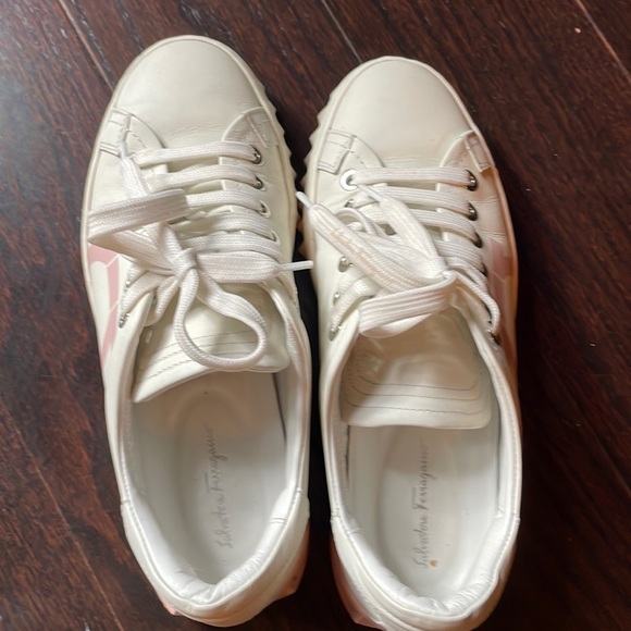 Salvatore Ferragamo "Cube 8" leather sneaker with Gancio print at side. Size 5.5 - Picture 7 of 15